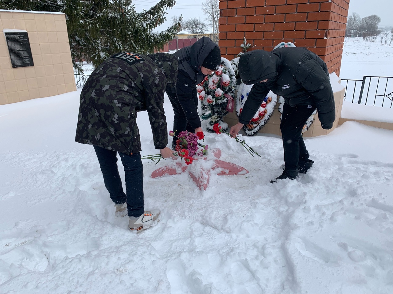 «Защитим память героев».